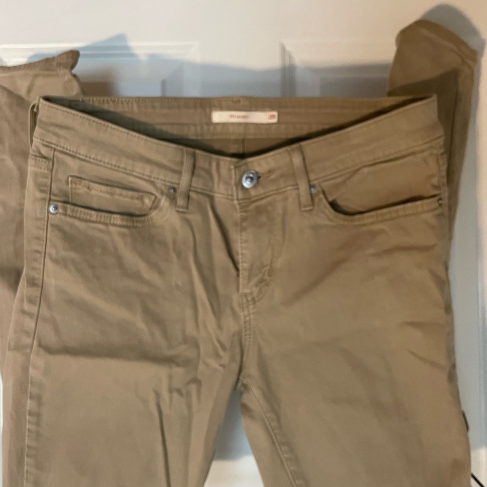 ♥️Ladies Khaki Levi’s 711 Skinny size 28